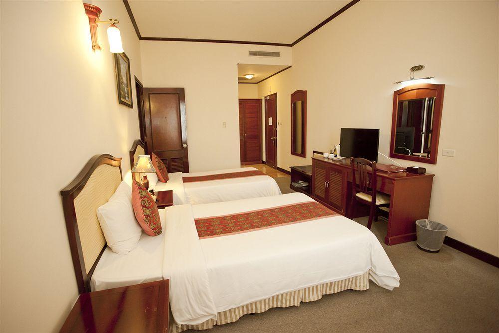 Asean Halong Hotel Ха Лонг Екстериор снимка