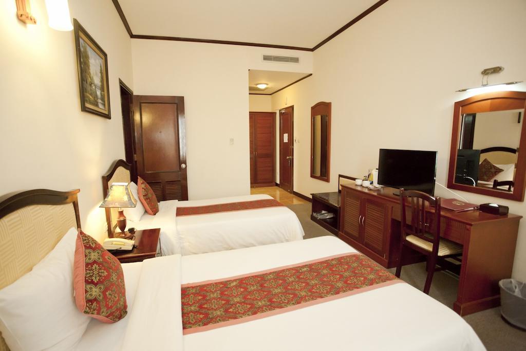 Asean Halong Hotel Ха Лонг Екстериор снимка